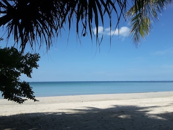 mutiara beach resort