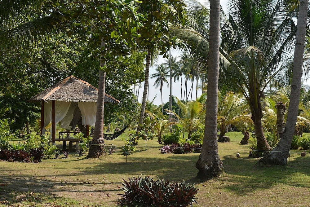 mutiara beach resort