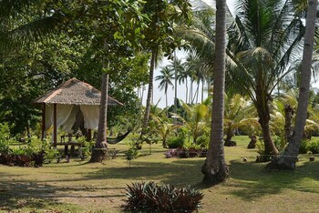 mutiara beach resort