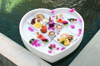 kokomo resort gili gede