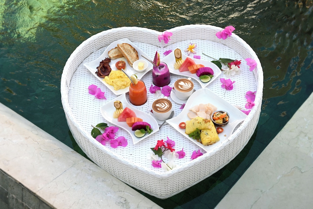 kokomo resort gili gede