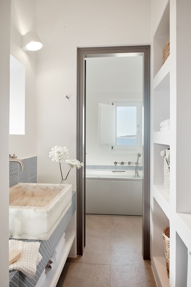 milos breeze boutique hotel
