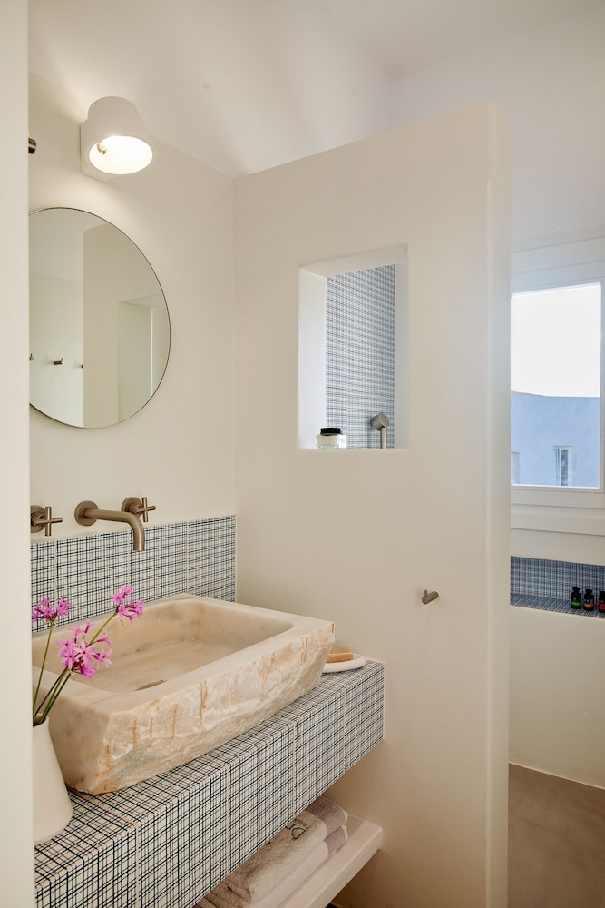 milos breeze boutique hotel