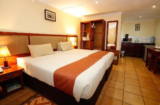 mokoro lodge