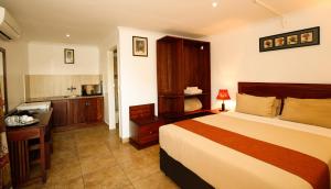 mokoro lodge