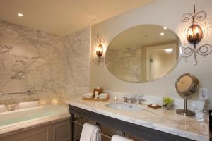 The Ivy At Verity,Ontario>>Downtown Toronto,5 star