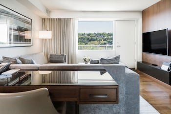 the james hotel