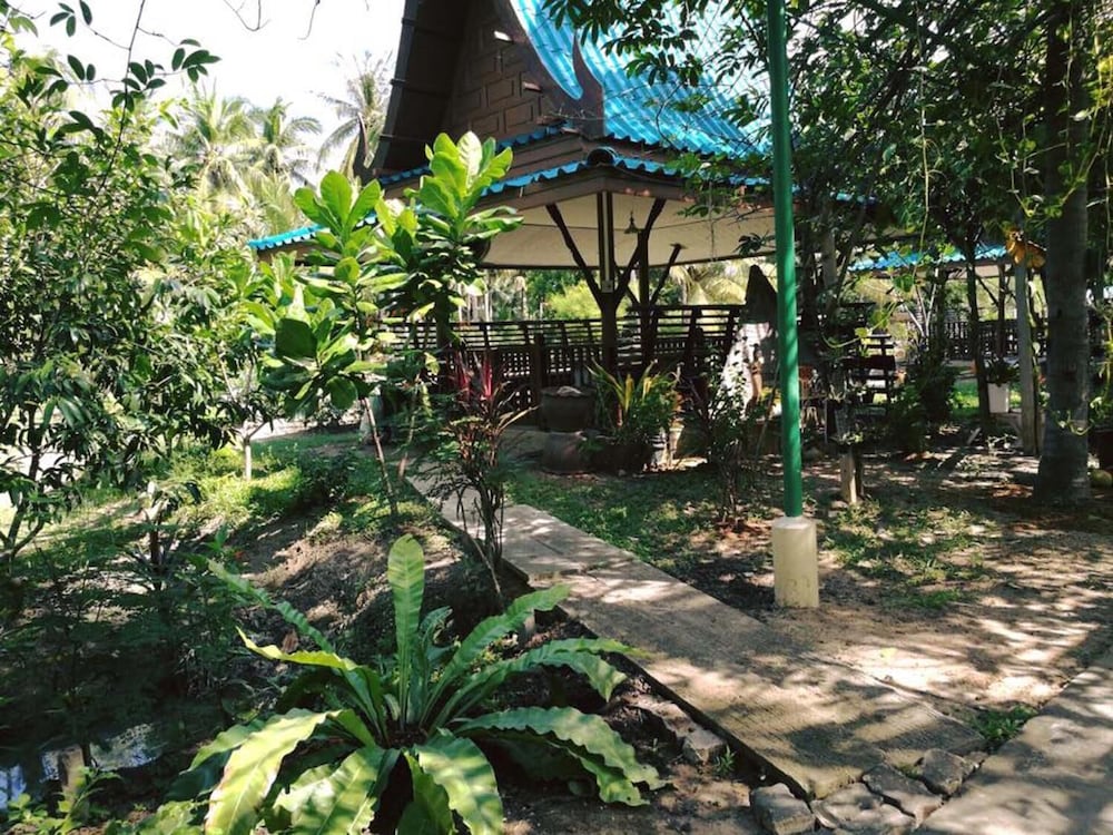 ruennamyen resort