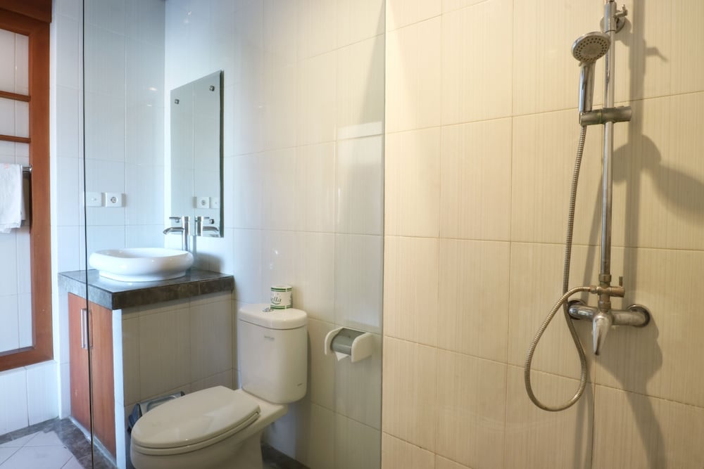 kondra premiere guest house kuta