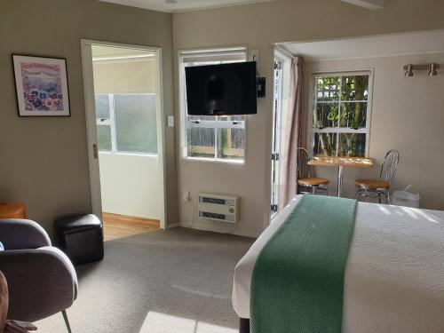 Cottage Mews Motel,Two Mile Bay>>Taupo,3 star