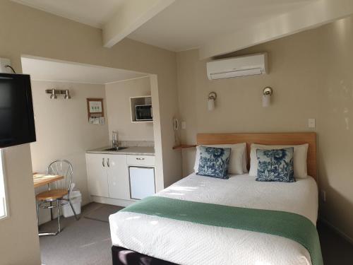 Cottage Mews Motel,Two Mile Bay>>Taupo,3 star