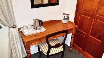 six valk avenue guest house