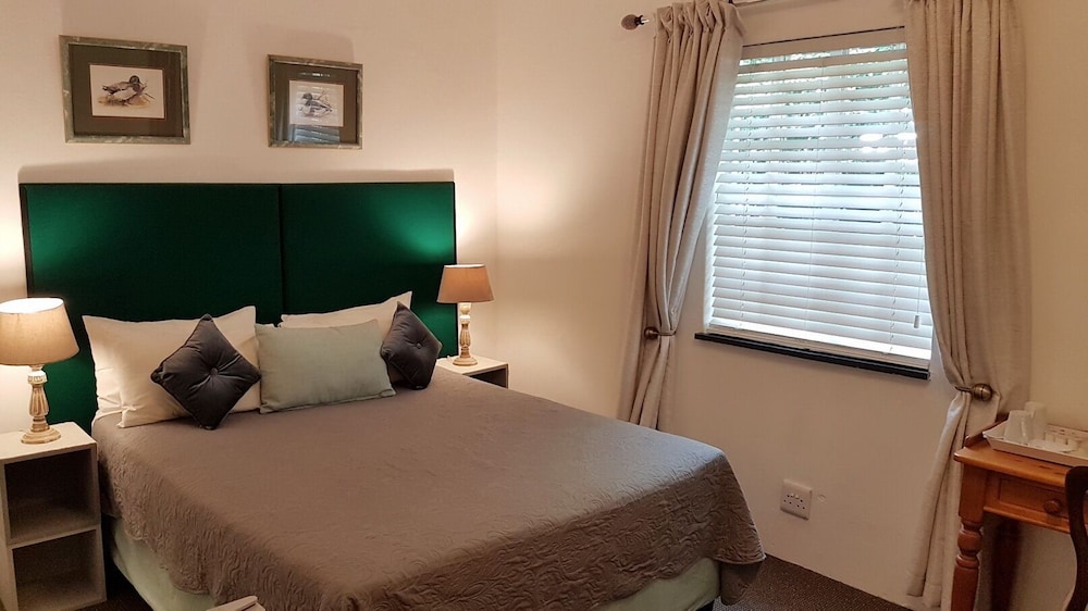 six valk avenue guest house