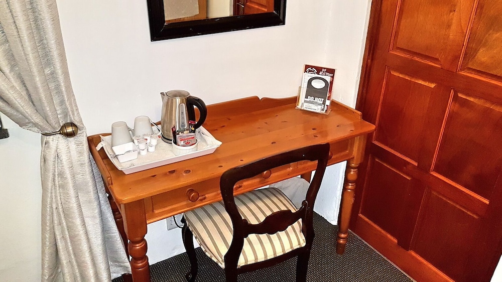 six valk avenue guest house
