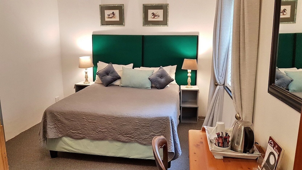 six valk avenue guest house