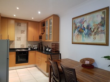 six valk avenue guest house