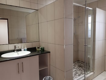 six valk avenue guest house