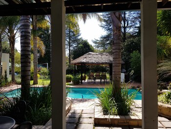 six valk avenue guest house