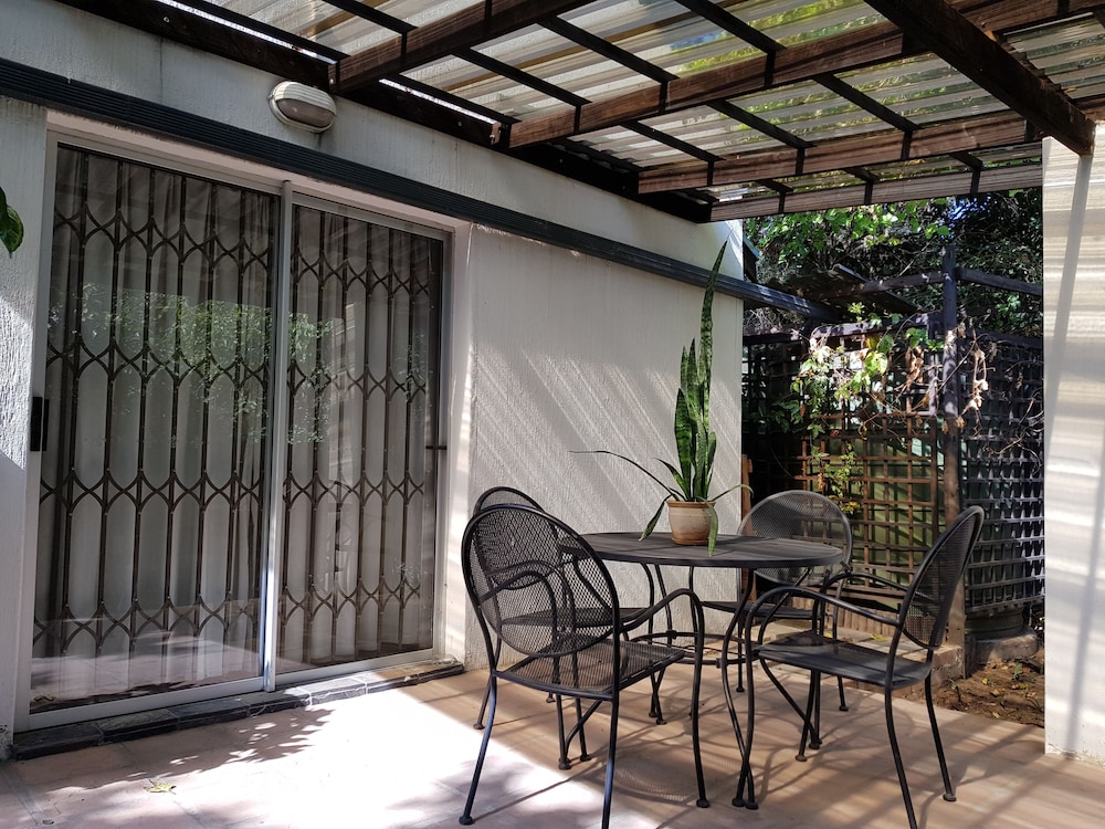 six valk avenue guest house