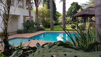 six valk avenue guest house