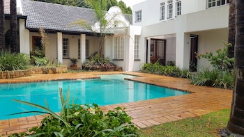 six valk avenue guest house