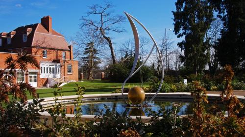 The Pinewood Hotel,Buckinghamshire>>Berkshire,4 star