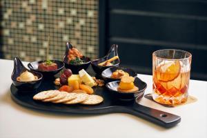 quincy hotel singapore by far east hospitality