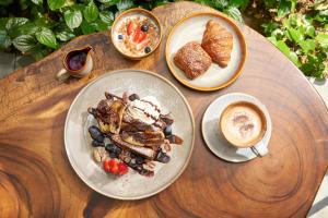 quincy hotel singapore by far east hospitality