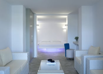 aurora luxury suites