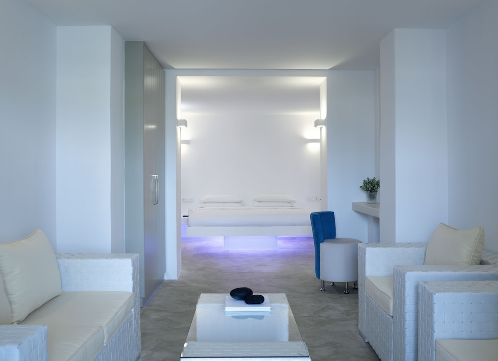 aurora luxury suites