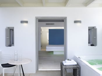 aurora luxury suites