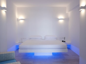 aurora luxury suites