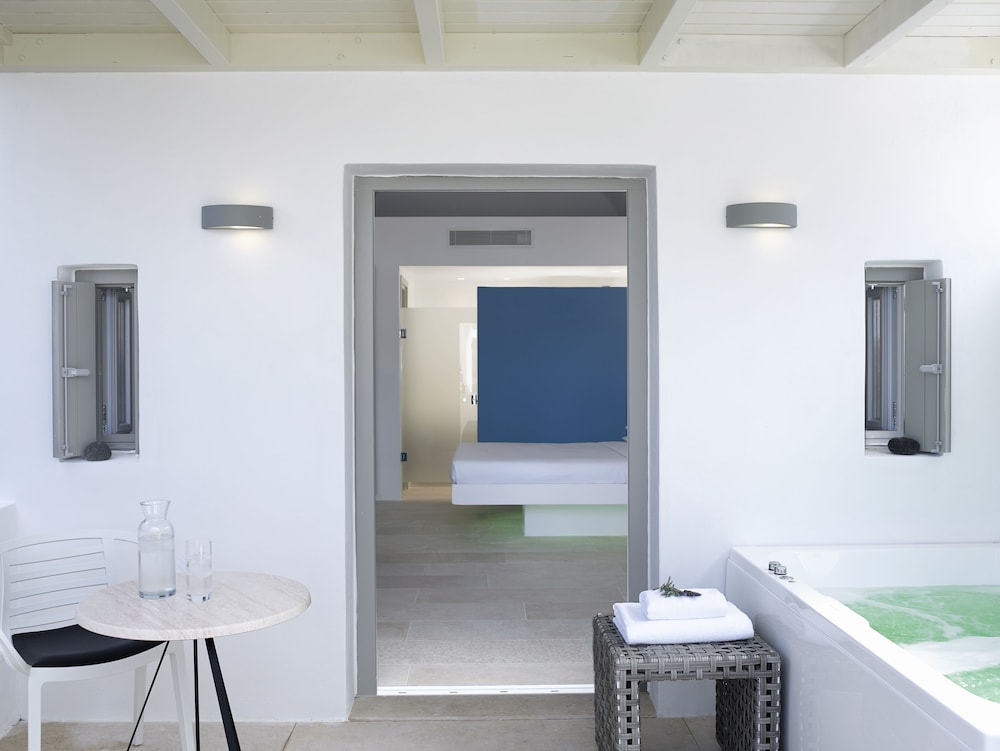 aurora luxury suites