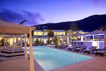 aurora luxury suites