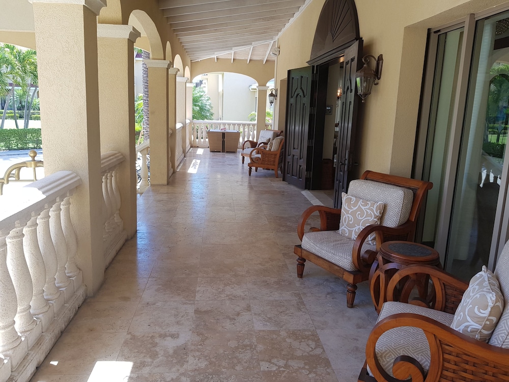 the somerset on grace bay
