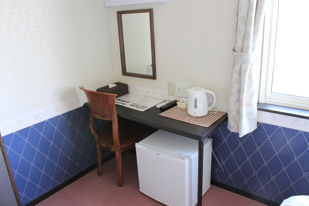 petit hotel blanc fleur