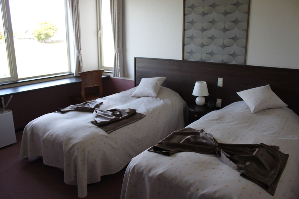 petit hotel blanc fleur