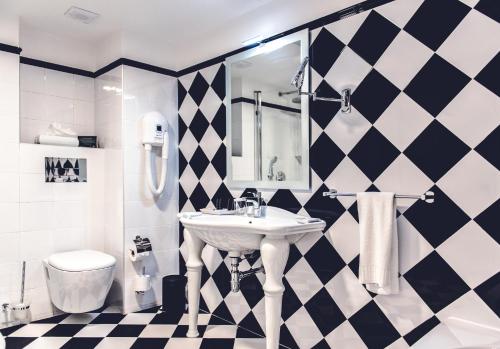 ax the victoria hotel