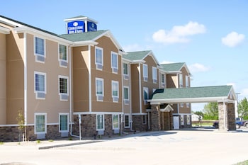 cobblestone hotel and suites devils lake