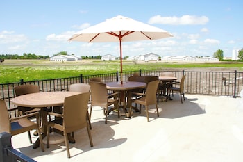 cobblestone hotel and suites devils lake