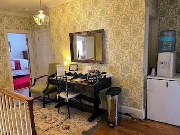 The Virginia Cliffe Inn,Near Lavender Fields Herb Farm,3 star