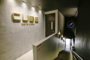 cube boutique capsule hotel chinatown