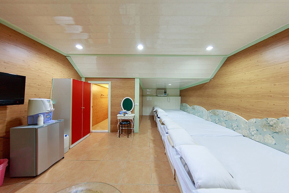 kenting dajianshan wilderness bungalow