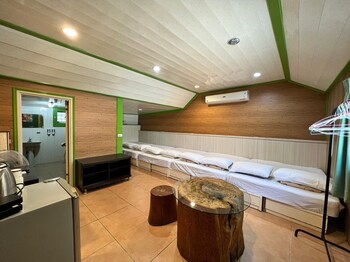 kenting dajianshan wilderness bungalow