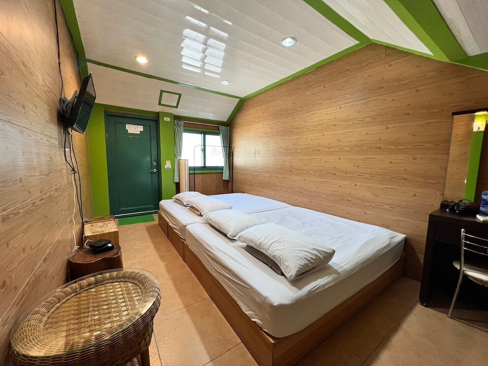 kenting dajianshan wilderness bungalow