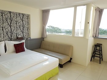 Waterbirds Family,Near Lanyang Museum,3 star