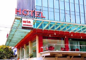 win hotel blok m