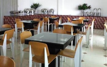 win hotel blok m