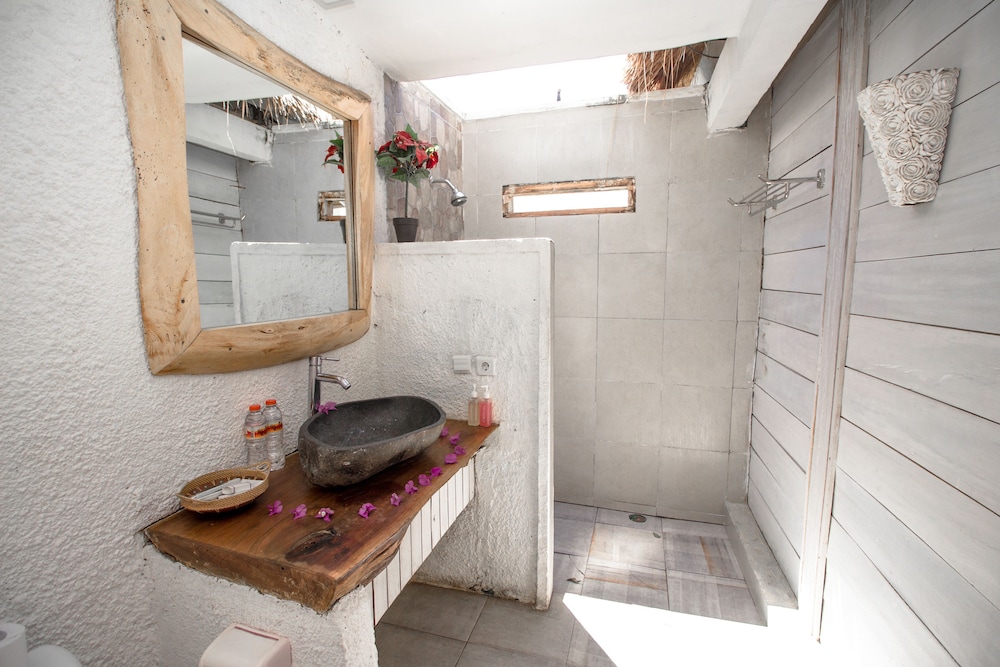 gili breeze tropical bungalows