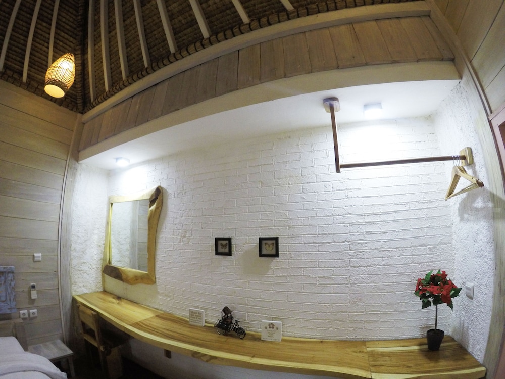 gili breeze tropical bungalows